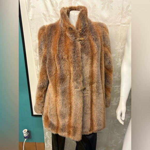 Women’s Vintage  Faux Fur Coat Made in the USA - Picture 8 of 11
